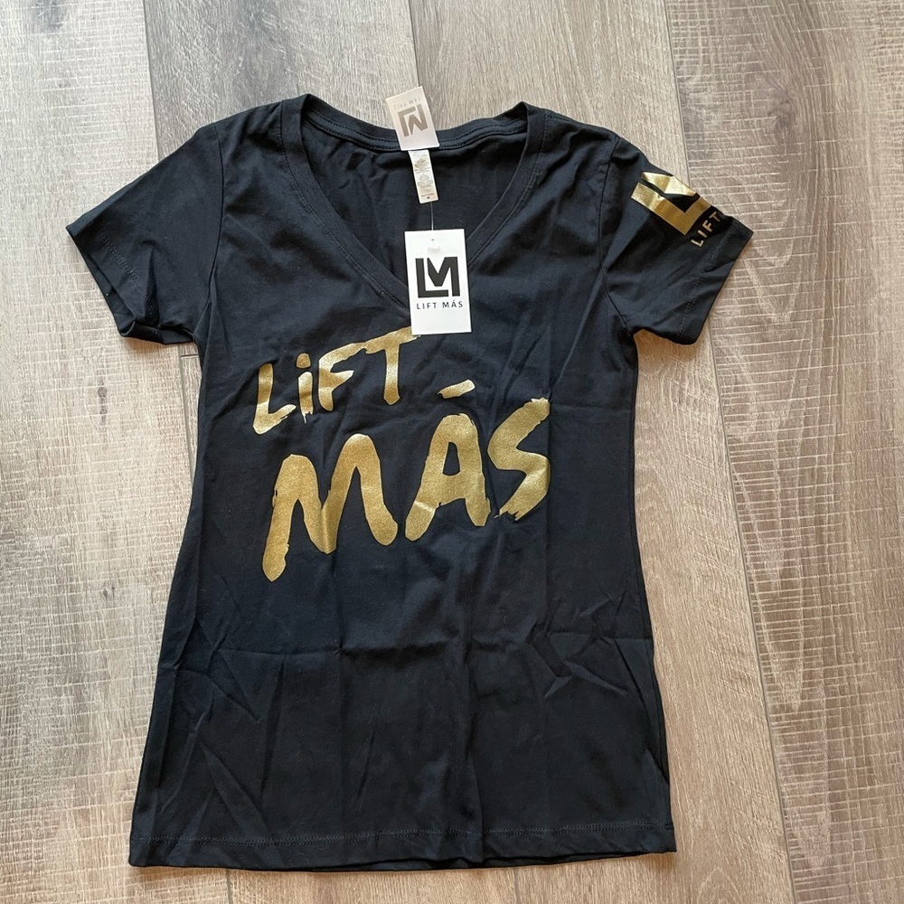 Lift Más V-Neck Tee in Black
